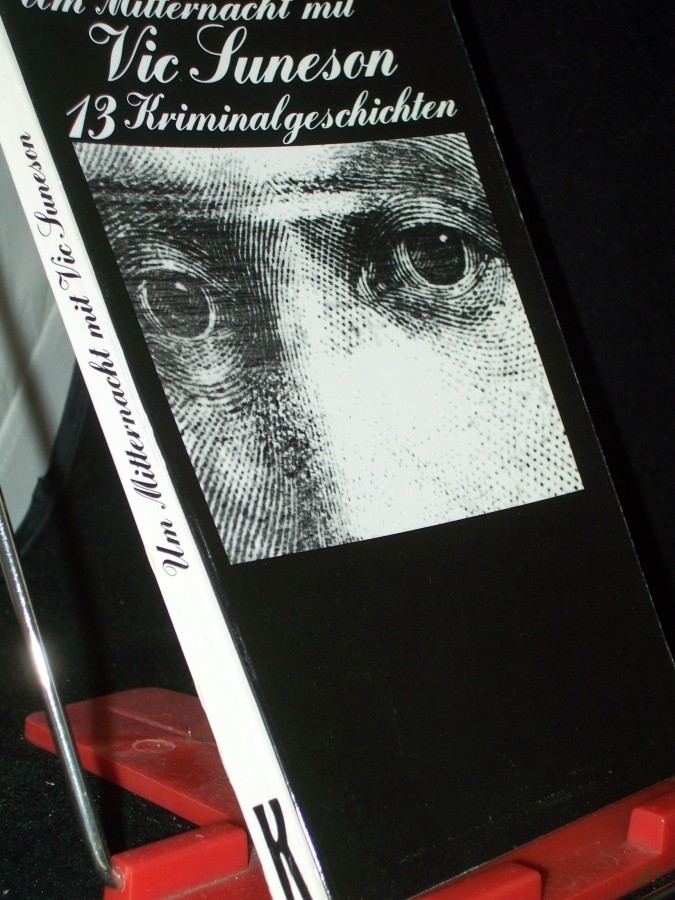 Artikelbild 1 des Artikels “Um Mitternacht mit Vic Suneson : 13 Kriminalgeschichten / [Aus d. Schwed. von A. O. Schwede] “