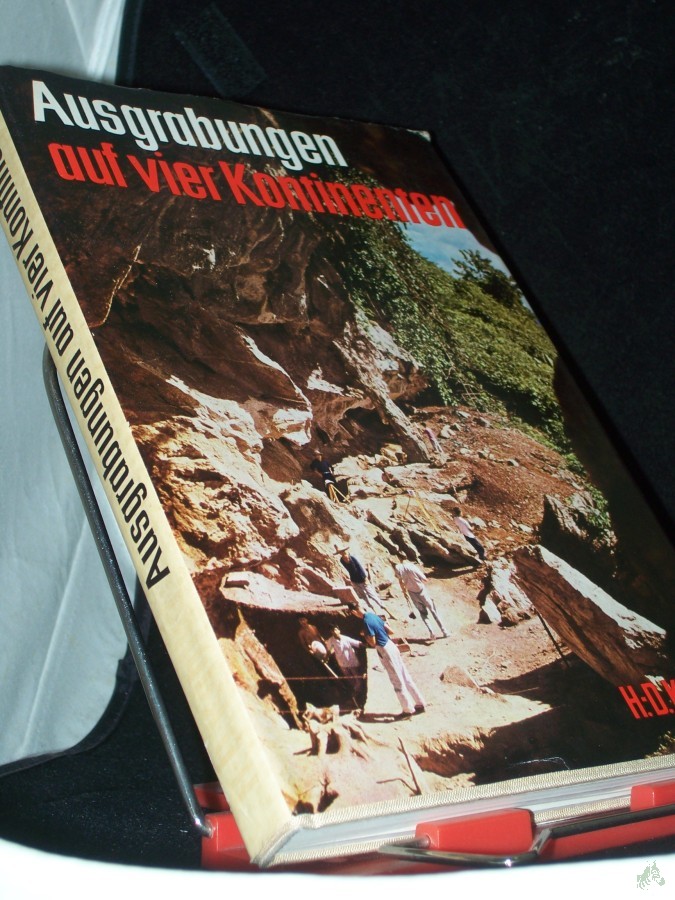 Artikelbild 1 des Artikels “Ausgrabungen auf vier Kontinenten : Forschungen, Funde, Erkenntnisse / Hans-Dietrich Kahlke. [Zeichn. u. Ktn.: Gerhard Tag u. Gerhard Pippig] “