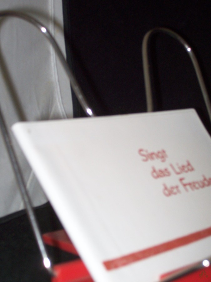 Artikelbild 1 des Artikels “Singt das Lied der Freude : 100 Kanons u. Singsprüche / hrsg. von Gottfried Damm. [Hrsg. vom Evang.-Kirchl. Gnadauer Gemeinschaftswerk] “