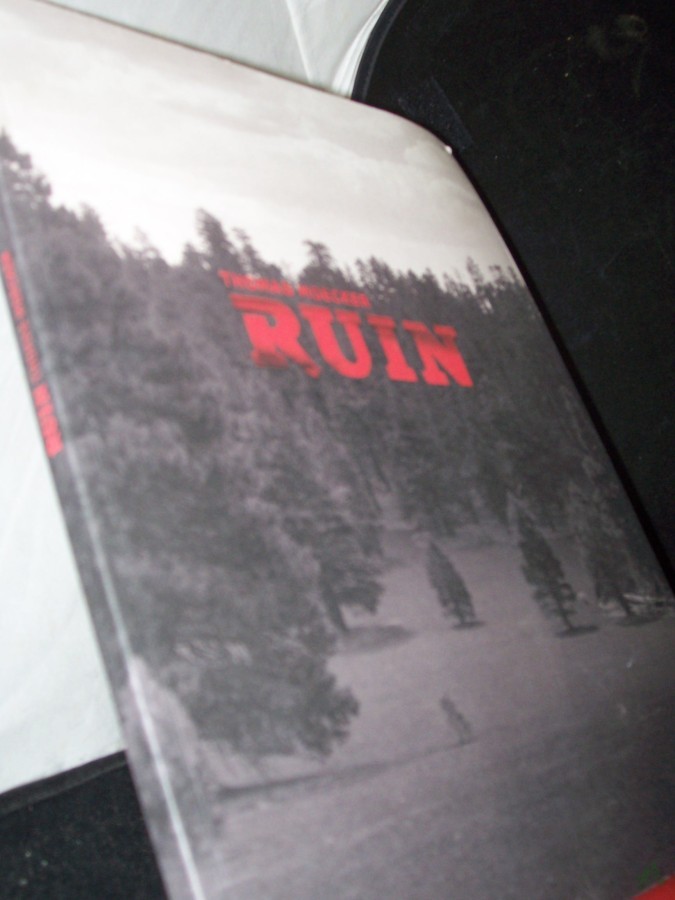 Artikelbild 1 des Artikels “Ruin / Thomas Moecker. [Text Maik Schlüter ; Lars-Ole Walburg] “