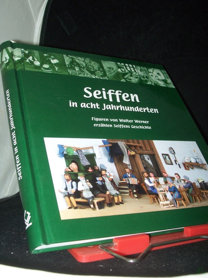 Product image 1 of the product “Seiffen in acht Jahrhunderten : Figuren von Walter Werner erzählen Seiffens Geschichte ”
