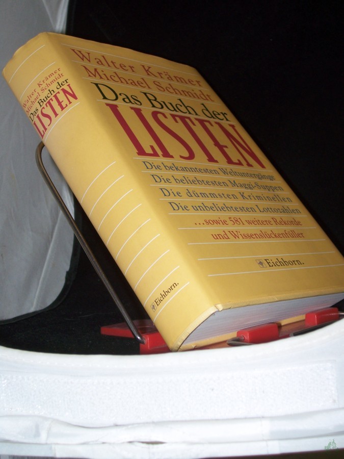 Product image 1 of the product “Das Buch der Listen : die bekanntesten Weltuntergänge, die beliebtesten Maggisuppen, die dümmsten Kriminellen, die unbeliebtesten Lottozahlen sowie 581 weitere Rekorde und Wissenslückenfüller aus Wirtschaft, Politik, Gesellschaft, Sport / W ”