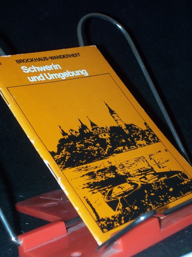 Product image 1 of the product “Schwerin und Umgebung / Gunter Kirsch u. Horst Ende. [Kt.: Ehrhart Kundisch] ”