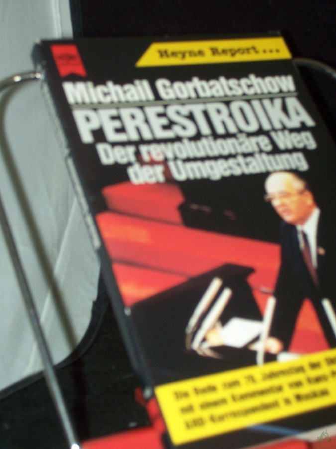 Product image 1 of the product “Perestroika: der revolutionäre Weg der Umgestaltung : d. Rede zum 70. Jahrestag d. Oktoberrevolution / Michail Gorbatschow. Mit e. Kommentar von Hans-Peter Riese ”