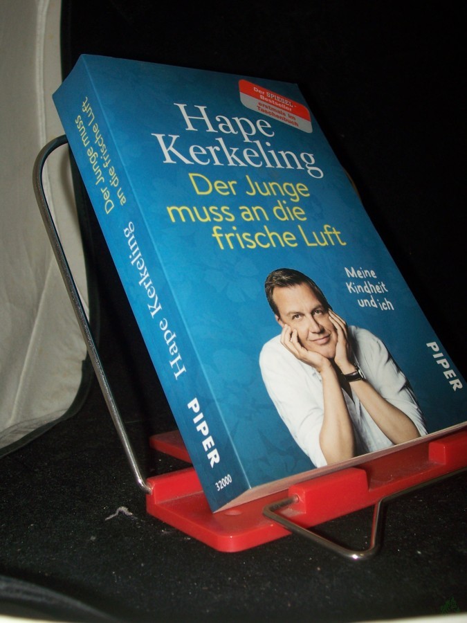 Artikelbild 1 des Artikels “Der Junge muss an die frische Luft : meine Kindheit und ich / Hape Kerkeling “