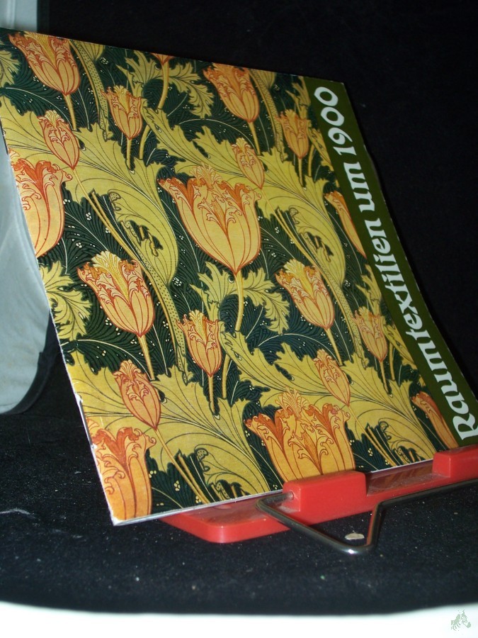 Product image 1 of the product “Raumtextilien um 1900. Städtische Museen Karl-Marx-Stadt / Staatliches Museum Schwerin / Städtische Textil- und Kunstgewerbesammlung Museen am Theaterplatz. ”