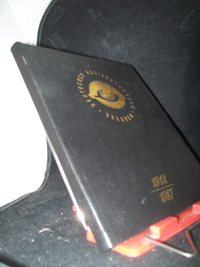 Artikelbild 1 des Artikels “75 [Fünfundsiebzig] Jahre Deutsches Hygiene-Museum in der DDR : ein historischer Abriss ; [1912 - 1987] / [Autorenkollektiv : J. Neumann (Leiter)...] “