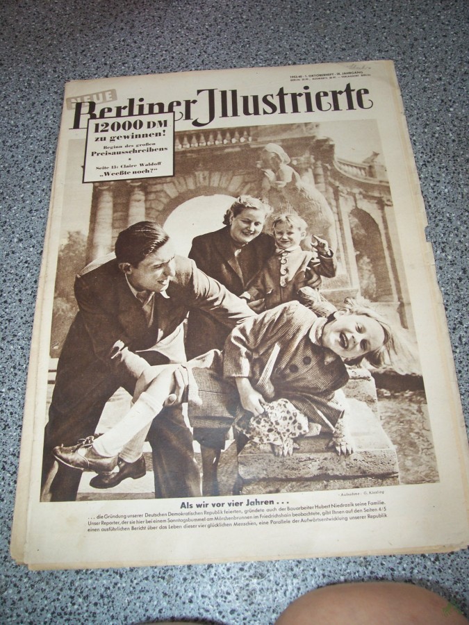 Artikelbild 1 des Artikels “40/1953 SONNTAGSBUMMEL DER FAMILIE HUBERT NIEDRAZIK IM FRIEDRICHSHAIN “