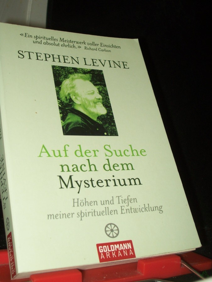 Product image 1 of the product “Auf der Suche nach dem Mysterium : Höhen und Tiefen meiner spirituellen Entwicklung / Stephen Levine. Aus dem Amerikan. von Karin Petersen ”