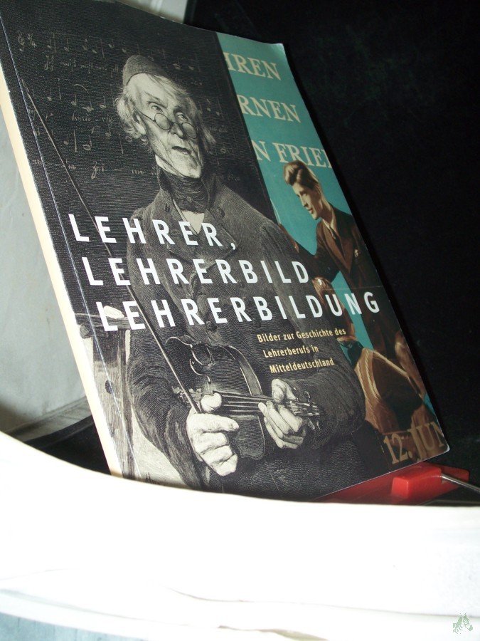 Product image 1 of the product “Lehrer, Lehrerbild und Lehrerbildung : Bilder zur Geschichte des Lehrerberufs in Mitteldeutschland ; Katalog zur Ausstellung der Franckeschen Stiftungen vom 28. Januar bis 25. März 2007 ; [zur Ausstellung Lehrer, Lehrerbild und Lehrerbildun ”
