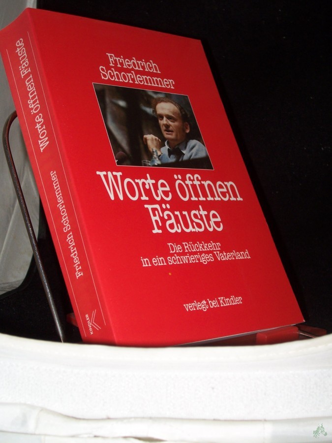 Product image 1 of the product “Worte öffnen Fäuste : die Rückkehr in ein schwieriges Vaterland / Friedrich Schorlemmer ”