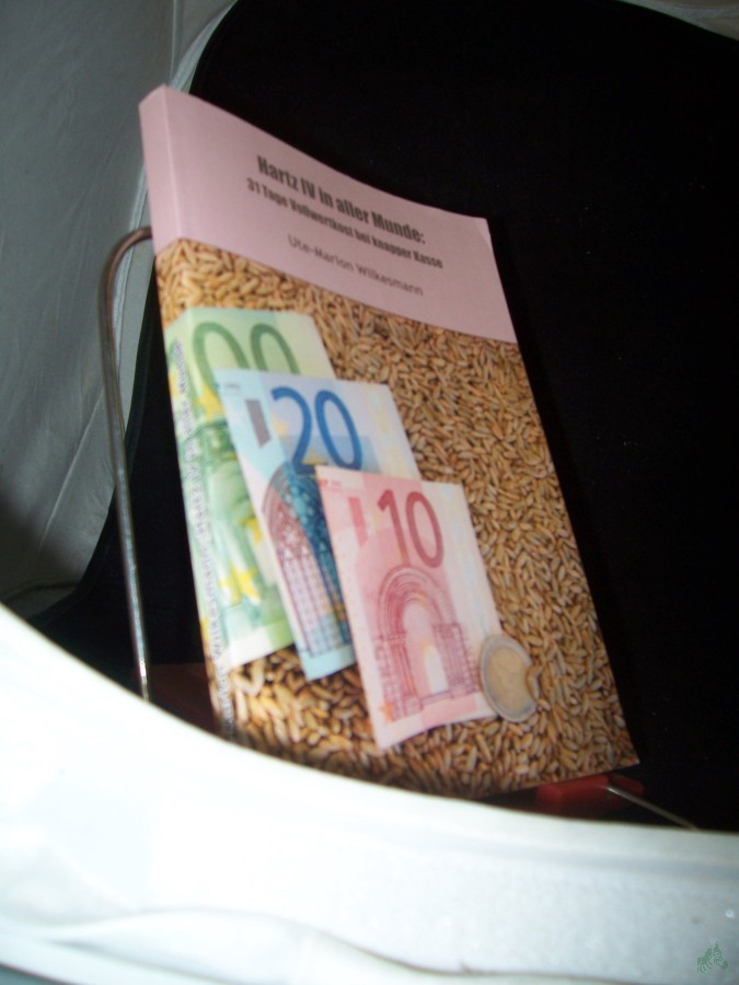 Product image 1 of the product “Hartz IV in aller Munde : 31 Tage Vollwertkost bei knapper Kasse / Ute-Marion Wilkesmann ”