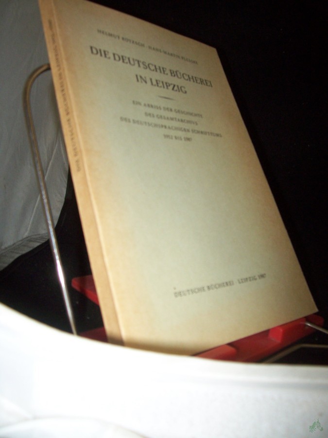 Artikelbild 1 des Artikels “Die Deutsche Bücherei in Leipzig : e. Abriss d. Geschichte d. Gesamtarchivs d. dt.-sprachigen Schrifttums 1912 - 1987 ; [aus Anlass d. 75-Jahr-Feier] / Helmut Rötzsch ; Hans-Martin Plesske. Dt. Bücherei, Leipzig “