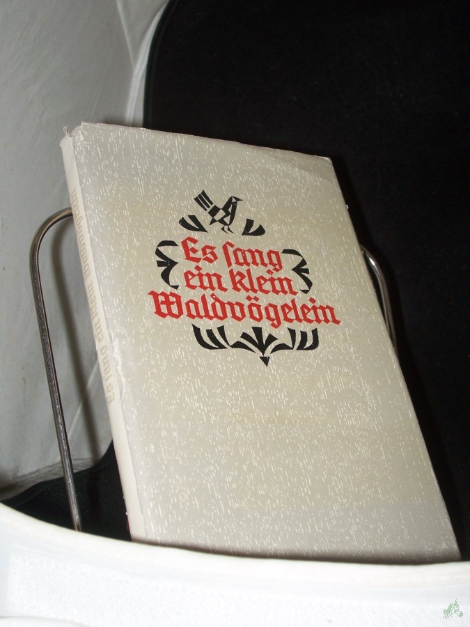 Artikelbild 1 des Artikels “Es sang ein klein Waldvögelein : siebenbürg. Volkslieder sächs. u. dt. / [Ausw., Anordnung, Anm.: Michael Markel. Übertragungen f. diesen Bd.: Wolf Aichelburg u. a.] “