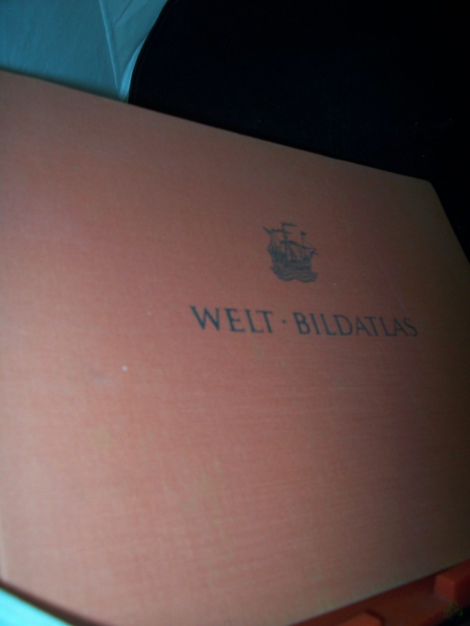 Artikelbild 1 des Artikels “Welt-Bildatlas : Ein Kartenwerk zum Verständnis d. Zeitgeschehens / Bearb. Oswald Muris. Bildkt. u. Ill.: Lothar Klimek “