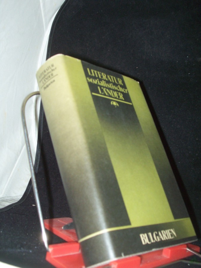 Artikelbild 1 des Artikels “Literatur Bulgariens : 1944 bis 1980 ; Einzeldarst. / [Kollektiv für Literaturgeschichte im Volkseigenen Verl. Volk u. Wissen]. Von e. bulgar. Autorenkollektiv unter Leitung von Tontscho Shetschew u. Stefan Stantschew sowie Bulgaristen aus “