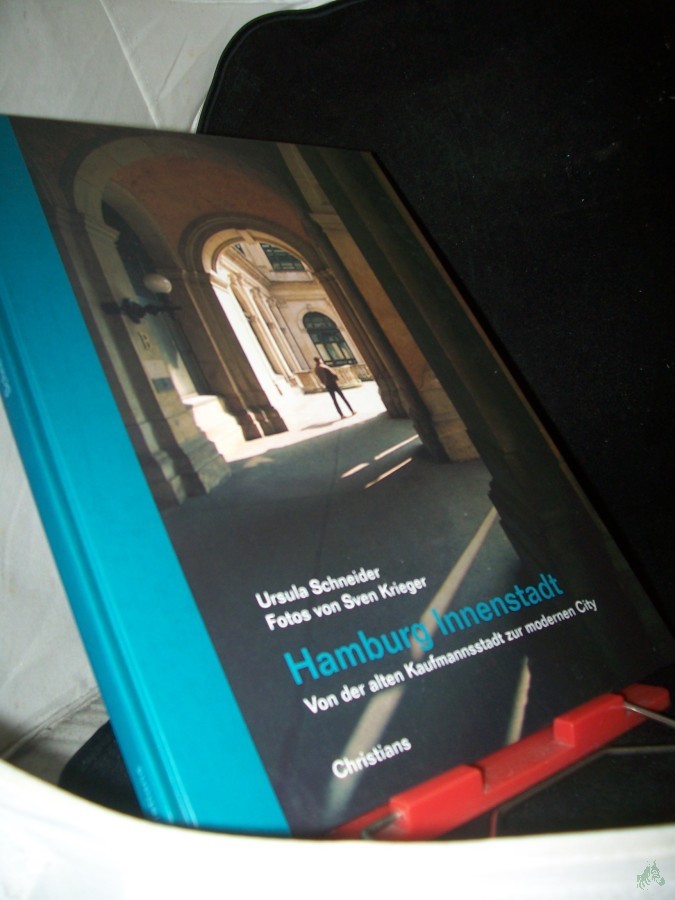 Product image 1 of the product “Hamburg Innenstadt : von der vorindustriellen Kaufmannsstadt zur modernen City / Ursula Schneider. Fotogr. von Sven Krieger. [Bildunterschr. engl. Keith Bartlett, franz. Odile Martin] ”