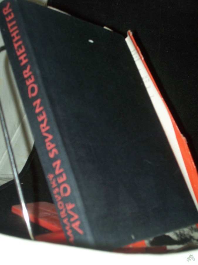 Product image 1 of the product “Auf den Spuren der Hethiter : Ein vergessenes Grossreich wird entdeckt / Vojt?ch Zamarovský. [Aus d. Tschech. übertr. von Günter Müller] ”