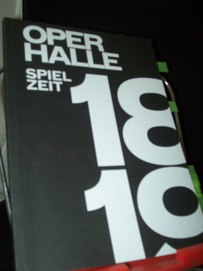 Product image 1 of the product “Spielzeit 18/19 Oper Halle ”