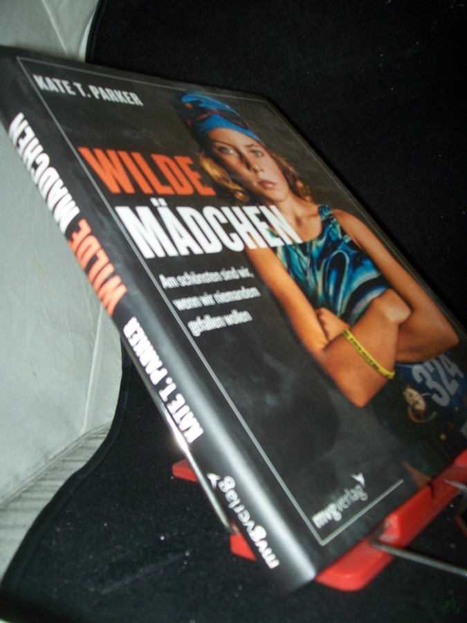 Artikelbild 1 des Artikels “Wilde Mädchen : am schönsten sind wir, wenn wir niemandem gefallen wollen / Kate T. Parker ; Übersetzung: Martin Bauer “