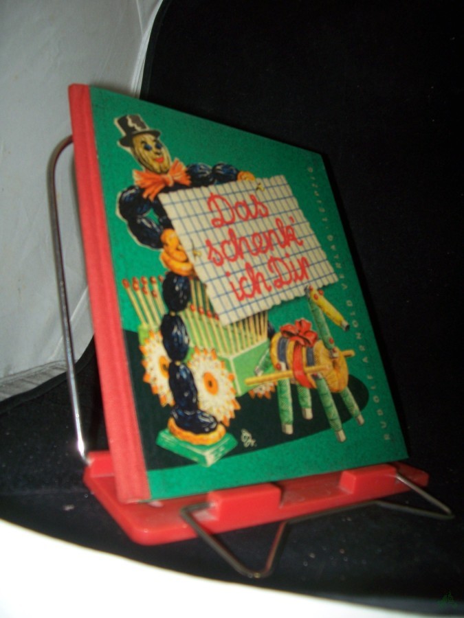 Product image 1 of the product “Das schenk' ich dir : Praktisch denken u. Freude schenken / Modelle u. Bearb. v. Margot Schölzel. Graf. Gestaltg v. Hans Greschek ”