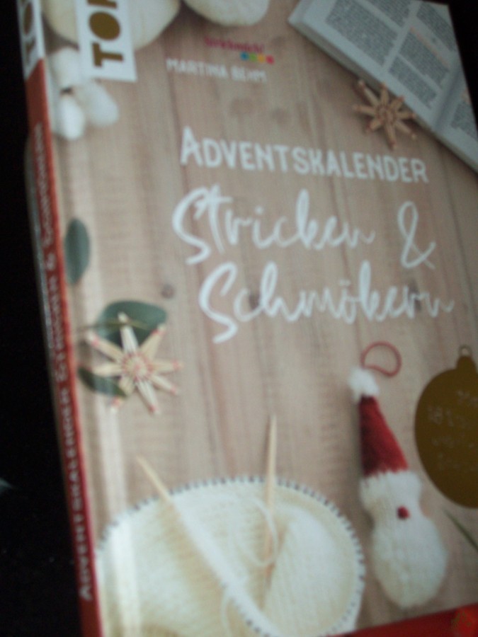 Product image 1 of the product “Adventskalender Stricken und Schmökern / Martina Behm ”