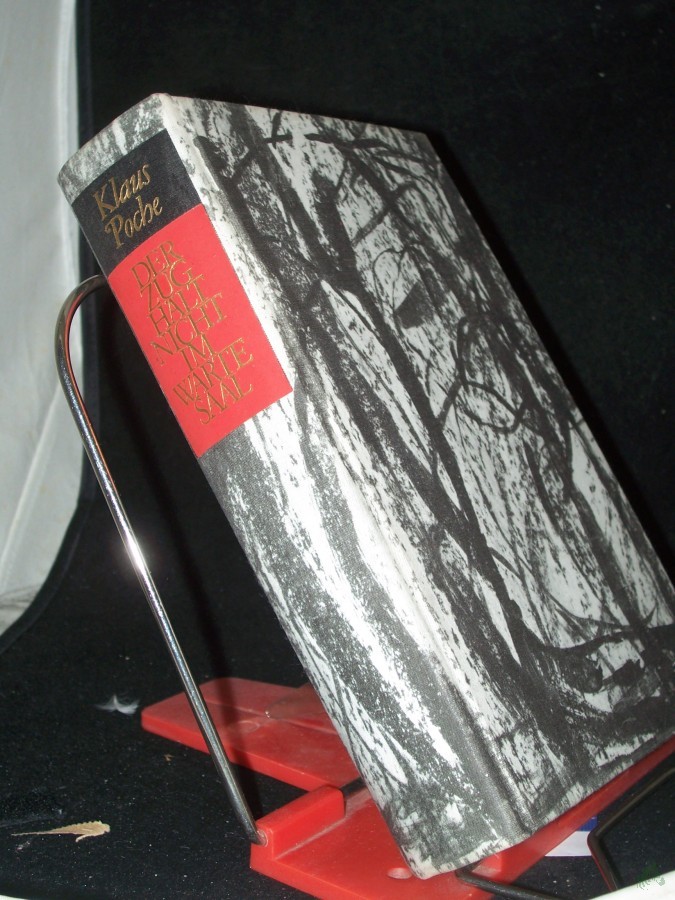 Artikelbild 1 des Artikels “Der Zug hält nicht im Wartesaal : Roman / Klaus Poche “