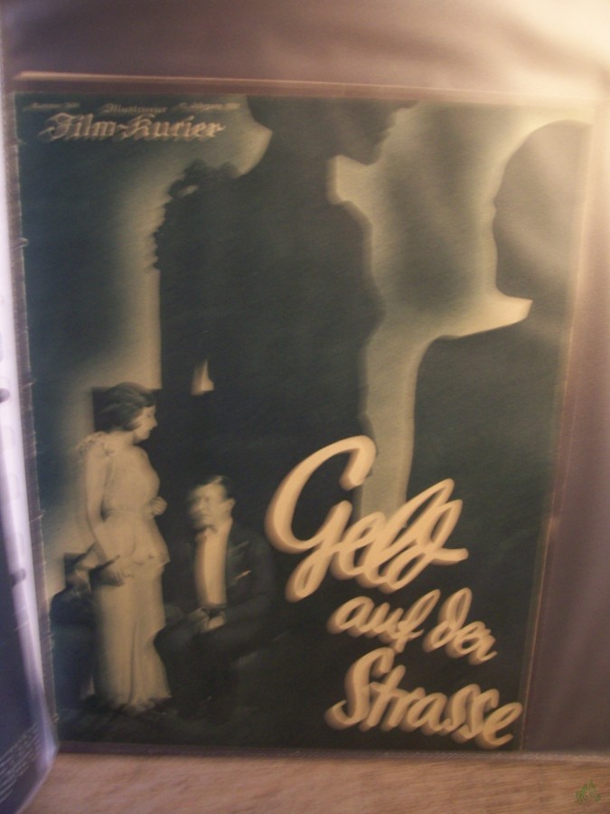 Artikelbild 1 des Artikels “No 1498, 1930, Geld auf der Strasse “