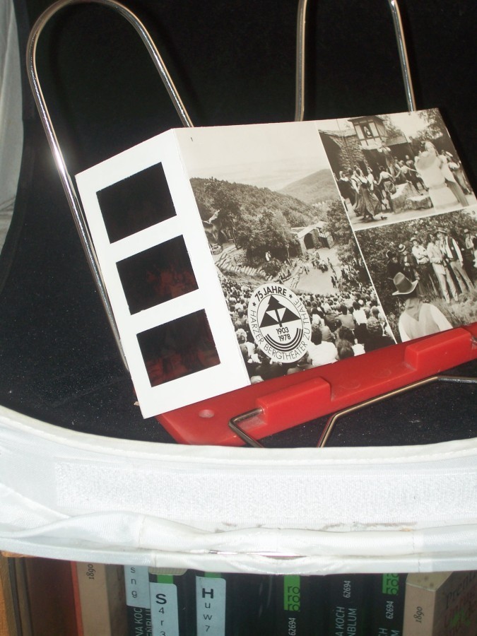 Artikelbild 1 des Artikels “Thale Harz, 75 Jahre Harzer Bergtheater, Szenefotos aus Der Vogelhändler ,mit 3 Diapositiven “