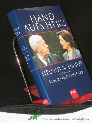 Product image of the product “Hand aufs Herz / Helmut Schmidt im Gespräch mit Sandra Maischberger ”
