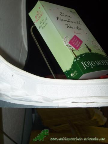 Product image of the product “Eine handvoll Worte : Roman / Jojo Moye. Aus dem Engl. von Marion Balkenhol ”