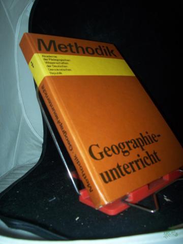 Product image of the product “Methodik Geographieunterricht / hrsg. von d. Akad. d. Pädagog. Wiss. d. Dt. Demokrat. Republik. Ausgearb. von e. Autorenkollektiv unter d. Leitung von Ludwig Barth u. Wolfgang Schlimme ”