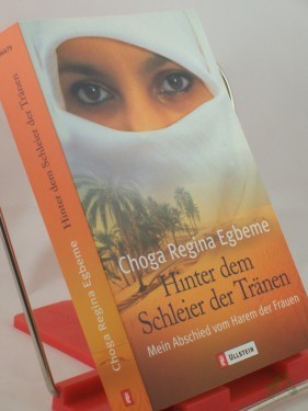 Product image of the product “Hinter dem Schleier der Tränen : mein Abschied vom Harem der Frauen / Choga Regina Egbeme ”