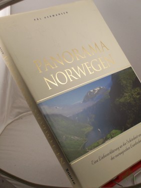 Artikelbild des Artikels “Panorama Norwegen, Wunderbar gestalteter Bildband, kleine Vögel geprägt auf dem Schutzumschlag, handgeschöptes Papier als Vorsatzblatt und auch auf der Einbandinnenseite “