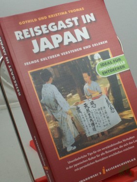 Artikelbild des Artikels “Reisegast in Japan : unentbehrliche Tips für ein verständnisvolles Verhalten in der japanischen Kultur für alle Reisenden, die sich das Land mit persönlichen Kontakten erschließen möchten ; ideal für individuelle Entdecker / Gothild und Kri “
