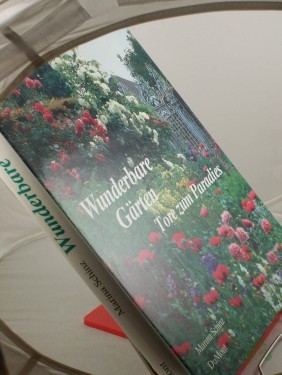 Artikelbild des Artikels “Wunderbare Gärten : Tore zum Paradies / Photos von Marina Schinz. Text von Susan Littlefield unter Mitarb. von Marina Schinz. Aus d. Amerikan. von Sascha Mantscheff “