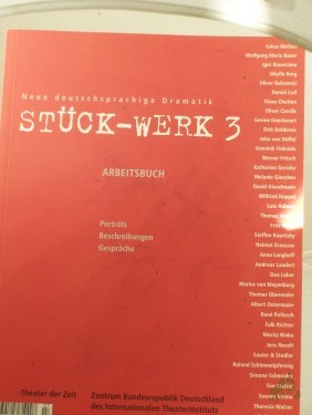 Product image of the product “Stückwerk 3, Arbeitsbuch 2001, Porträts, Beschreibungen, Gespräche ”