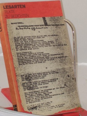 Product image of the product “Lesarten : Texte zu Gedichten / hrsg. von Christian Löser ”