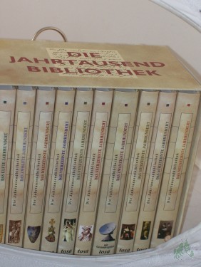 Artikelbild des Artikels “Die Jahrtausendbibliothek : 1000 Jahre Geschichte zum Anfassen in 10 Bänden / hrsg. von Ulrike Müller-Kaspar “