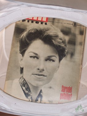 Artikelbild des Artikels “16/1966; Strudel gefällig? Christine Laszar “