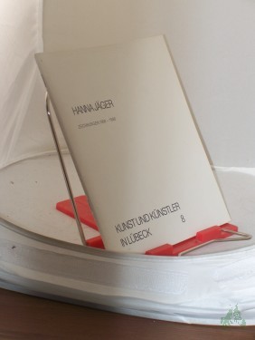 Product image of the product “Hanna Jäger : Zeichn. 1968 - 1980 ; Werkverz. ; Ausstellung St.-Annen-Museum Lübeck 2. November - 7. Dezember 1980 / Museum für Kunst u. Kulturgeschichte d. Hansestadt Lübeck. Katalog u. Red.: Wulf Schadendorf ”