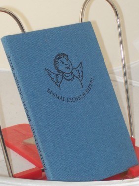 Artikelbild des Artikels “Einmal lächeln, bitte! : Heiteres aus dem Leben der Kirchgemeinde / zsgetragen von Dietrich Kühn. Mit 10 Zeichn. von Horst Räcke “