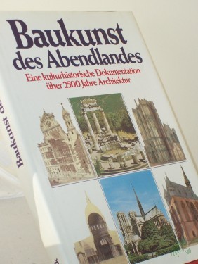 Product image of the product “Baukunst des Abendlandes : e. kulturhistor. Dokumentation über 2500 Jahre Architektur / hrsg. von Michael Raeburn. Aus d. Engl. übertr. von Madeleine Stahlberg ”