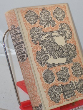 Artikelbild des Artikels “Es begann in einer Mittsommernacht : Roman / Olav Gullv°ag. Aus d. Norweg. Landsmaal übertr. von Elisabeth Ihle u. Dannis Sandberg “