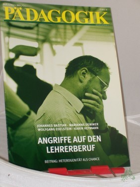 Artikelbild des Artikels “3/2003, Angriffe auf den Lehrerberuf “