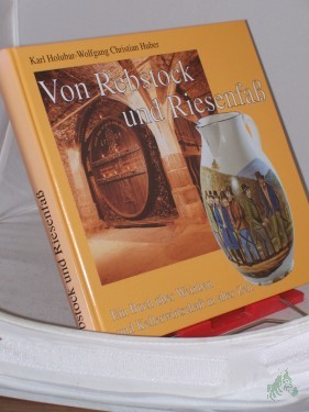 Artikelbild des Artikels “Von Rebstock und Riesenfaß : ein Buch über Weinbau und Kellerwirtschaft in alter Zeit / Karl Holubar ; Wolfgang Christian Huber. Mit Beitr. von Susanne Fritsch... Fotos von Inge Kitlitschka... “