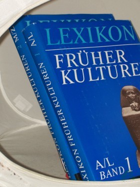 Artikelbild des Artikels “Lexikon früher Kulturen / hrsg. von Joachim Herrmann. In Verbindung mit Hans Quitta... “