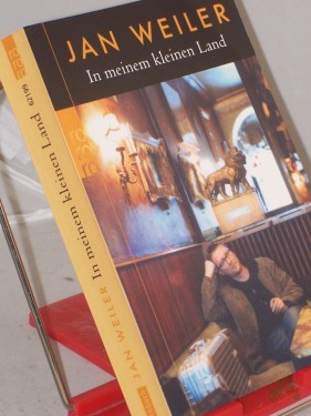 Artikelbild des Artikels “In meinem kleinen Land / Jan Weiler “