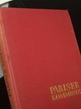 Artikelbild des Artikels “Pariser Kommune 1871 / Bearb. v. Joanna Kozicka u. a. Red.: Adam Meller. Ins Dt. übertr. v. Katja Weintraub “