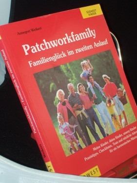 Artikelbild des Artikels “Patchworkfamily - Familienglück im zweiten Anlauf : guter Rat für das Zusammenleben in der Stieffamilie / Annegret Weikert “